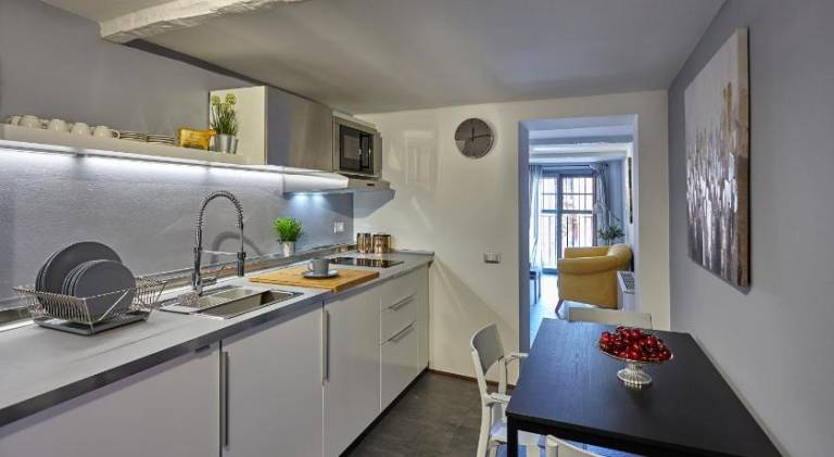 Apartment | Next to Two Towers | Pets are welcome — photo 2