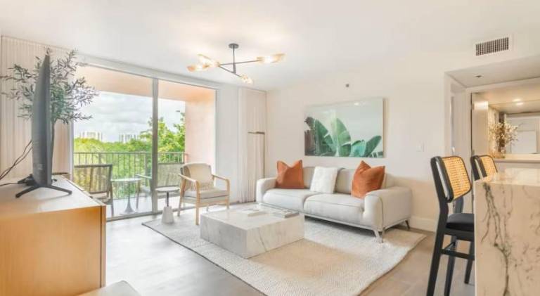 Rental apartment with hot tub & pool | Dogs allowed in Aventura, FL