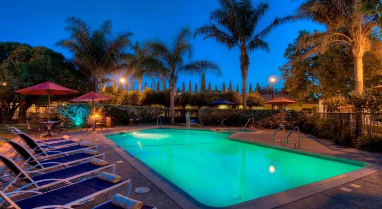 University Park Inn & Suites, an Ascend Collection Hotel — photo 4
