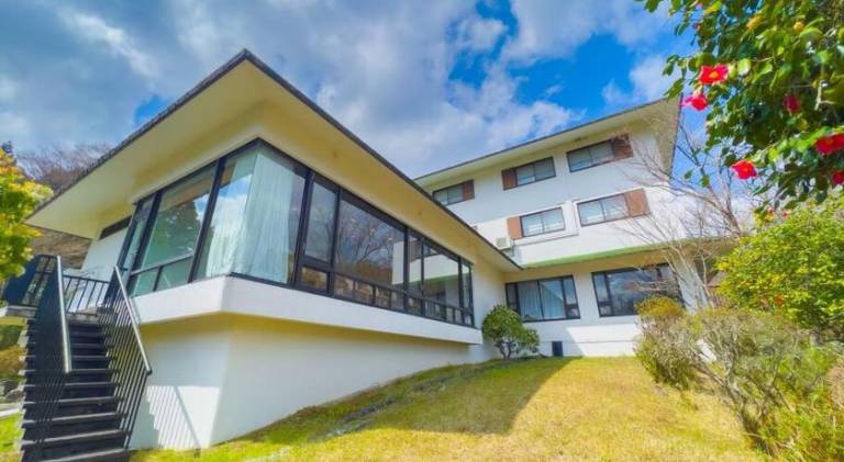 House with jacuzzi in Hakone