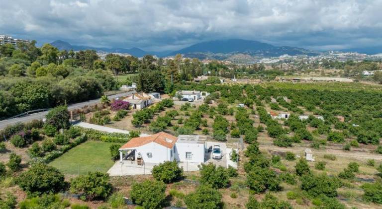 La Casa de los Aguacates entre Marbella, Benahavis y Estepona in Estepona