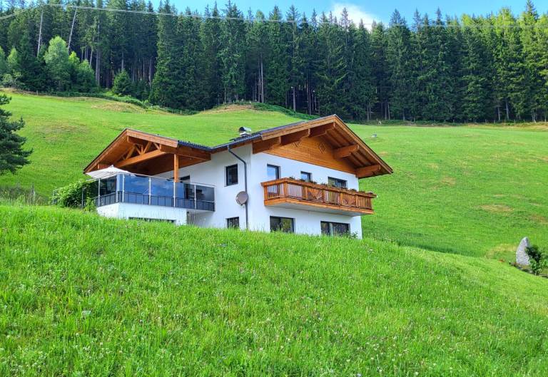 Fully equipped vacation home with barbeque, terrace & hot tub | Dogs allowed — photo 2