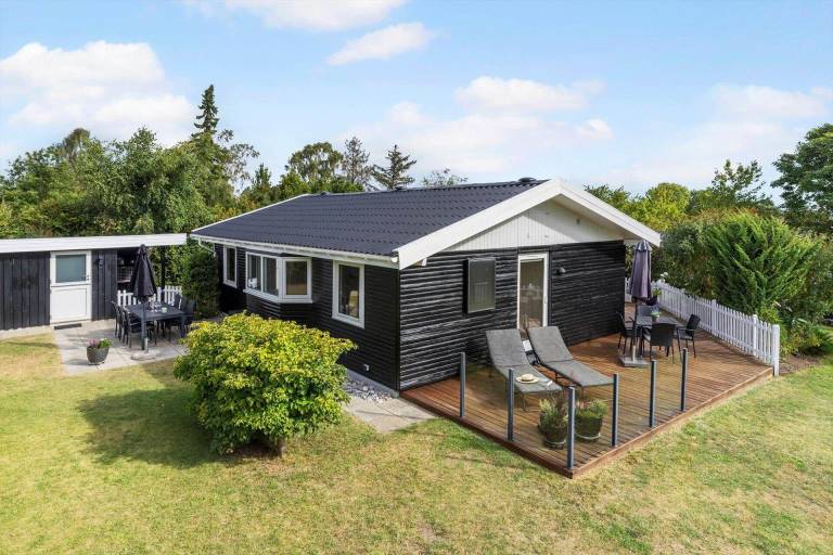 House with garden, patio & barbecue in Ebeltoft