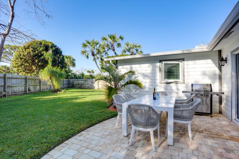 Fenced Yard, 4 Mi to Stuart Beach: Family Retreat! — photo 2