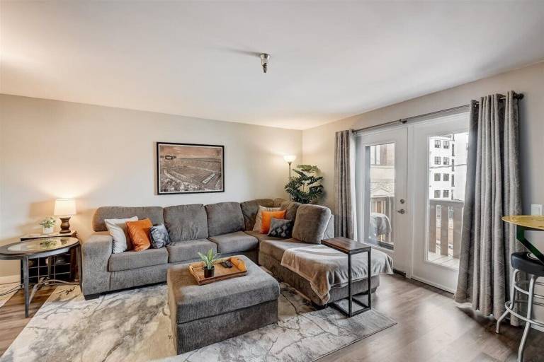 Condo  Middleton