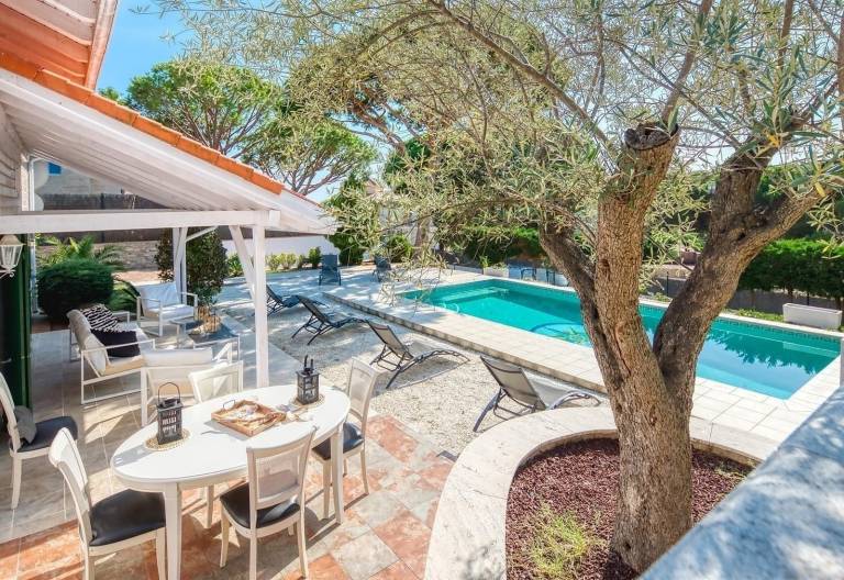 Villa with private pool, BBQ & garden | Garden view — photo 4