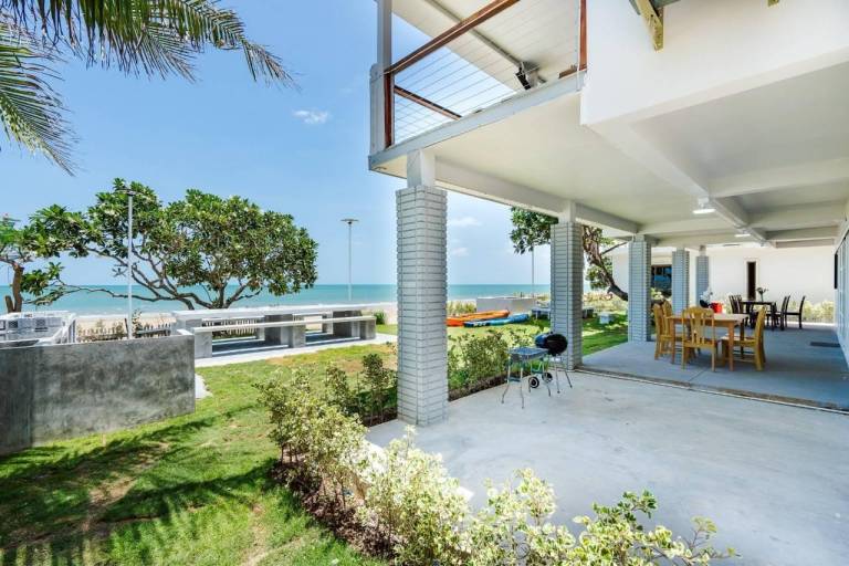 Villa with terrace, barbecue & pool — photo 3