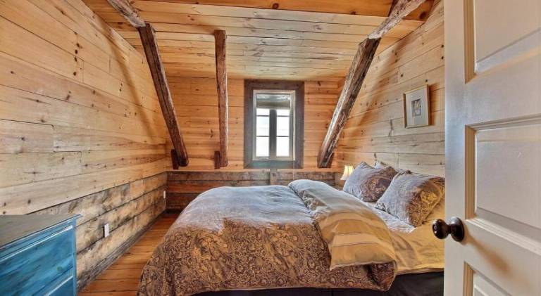Chalet with pool — photo 2