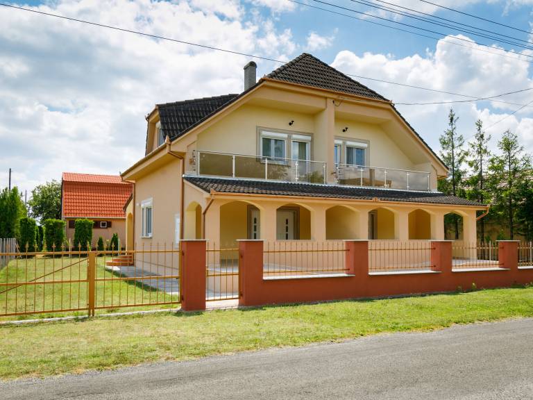 Apartment Balatonfenyves