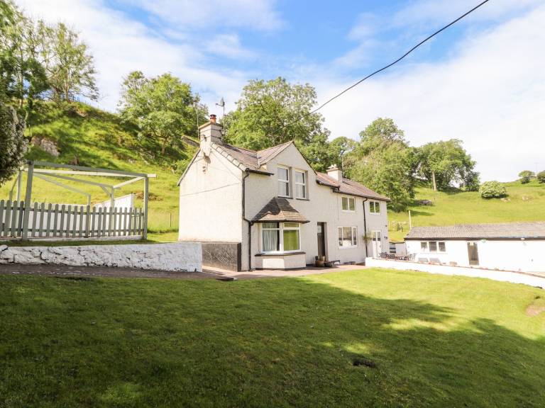 Family-oriented lovely cottage with jacuzzi & garden | Beach view | Dogs allowed — photo 3