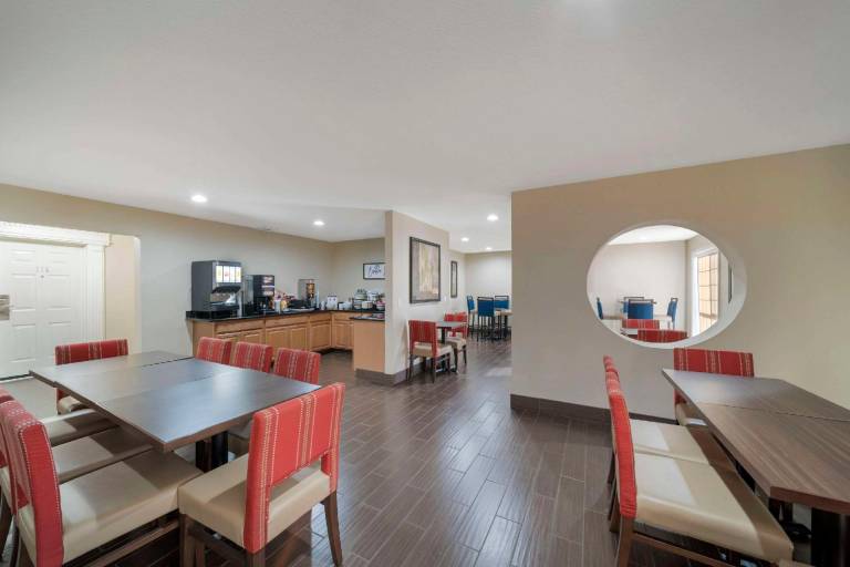 Comfort Suites Red Bluff near I-5 — photo 4