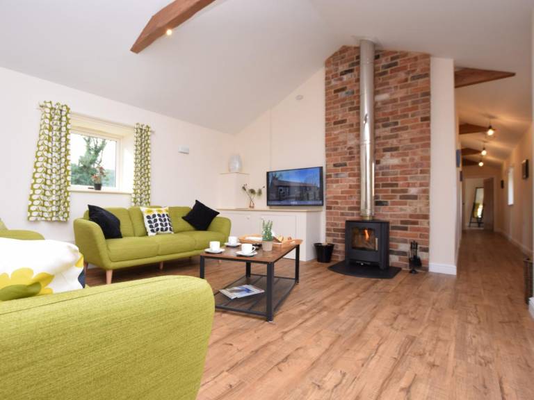 Cottage with garden — photo 3