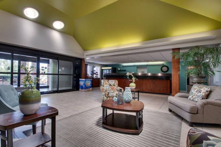 Wingfield Inn & Suites — photo 3
