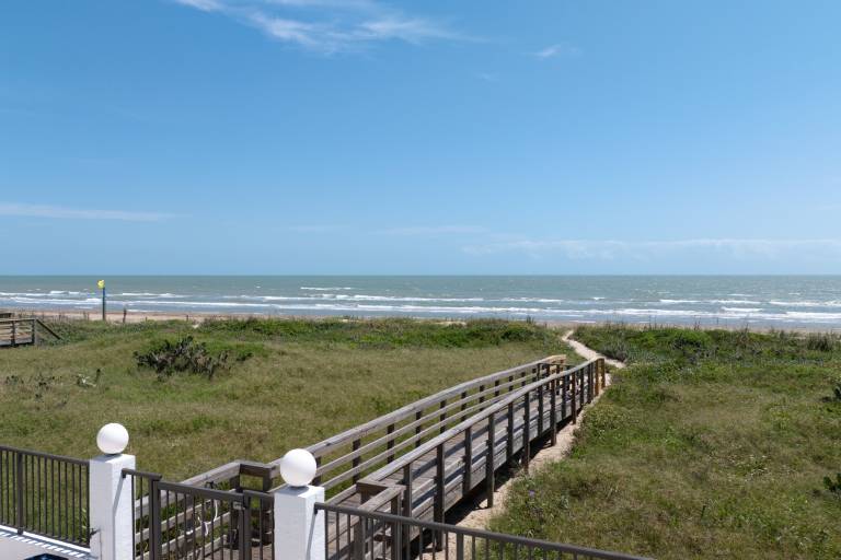 House with garden & pool — photo 4