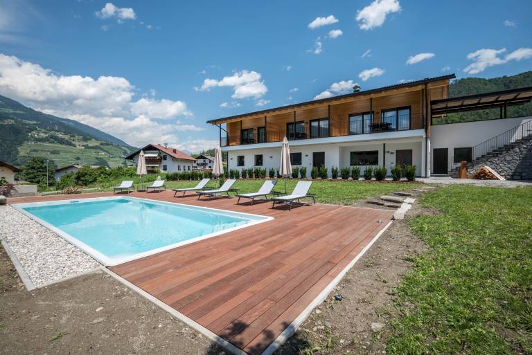 Apartment 'Sommersbergerhof' with Mountain View, Shared Pool and Wi-Fi in Bressanone