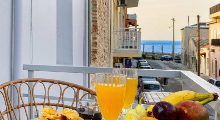 Sea & City - Luxury Maisonette Steps from the Beach with Private Terrace in Chania