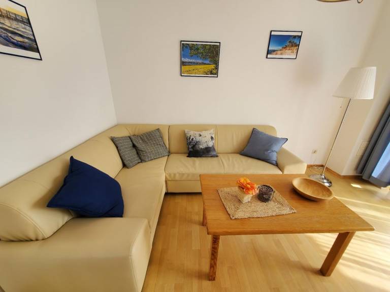 Komfortables Ferienwohnung mit Terrasse und WLAN in Lemkenhafen — photo 2