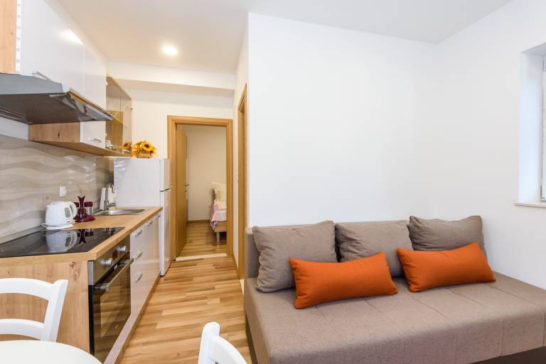 Apartment with fast internet & patio | Sea view — photo 3