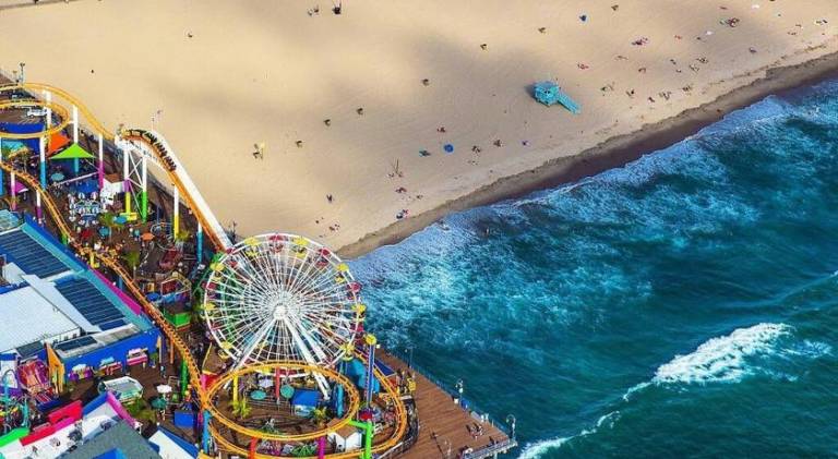 Apartment | Next to Santa Monica Pier | Close to the beach | Pets are welcome in Santa Monica, CA