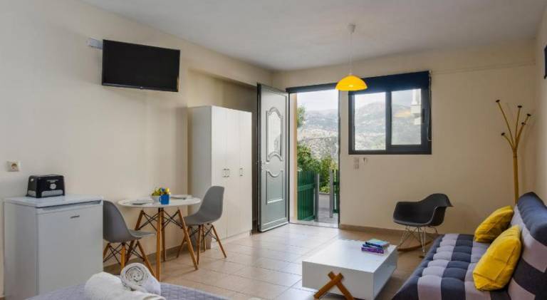 Holiday apartment with patio — photo 2