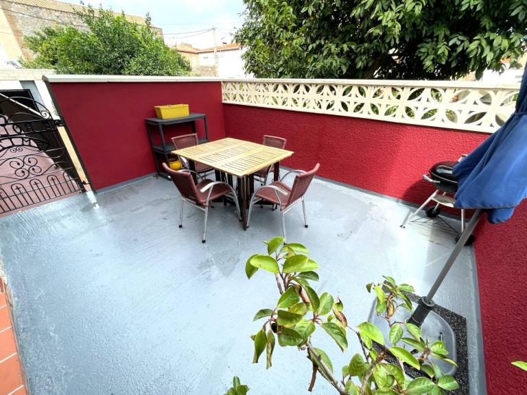 Gite with grill, yard & patio — photo 4