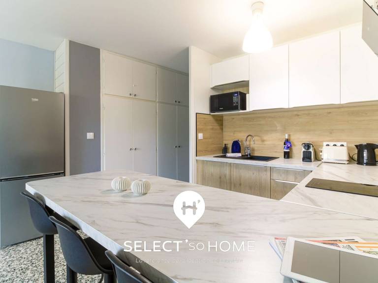 Bright apartment with terrace in Lavandou, near the beach — photo 3