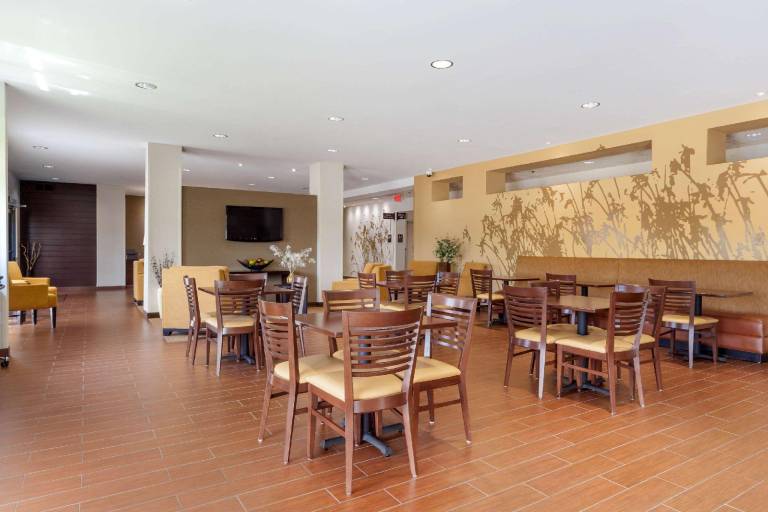 Sleep Inn & Suites Bismarck I-94 — photo 5