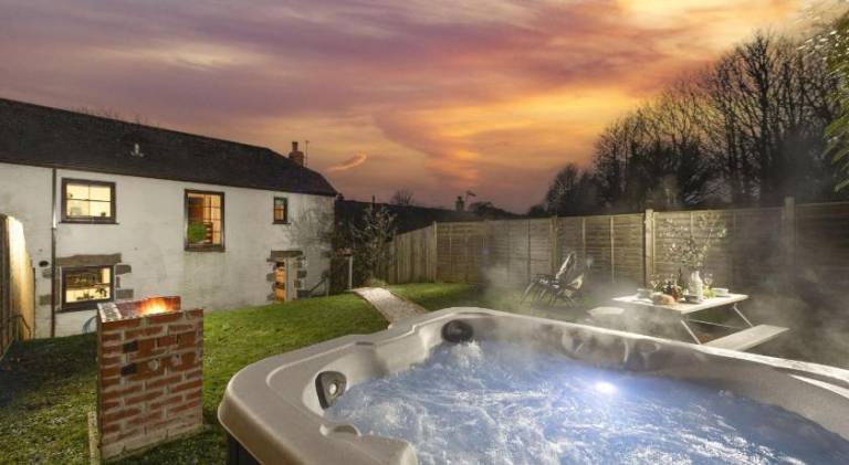 Vacation home with hot tub in Penzance