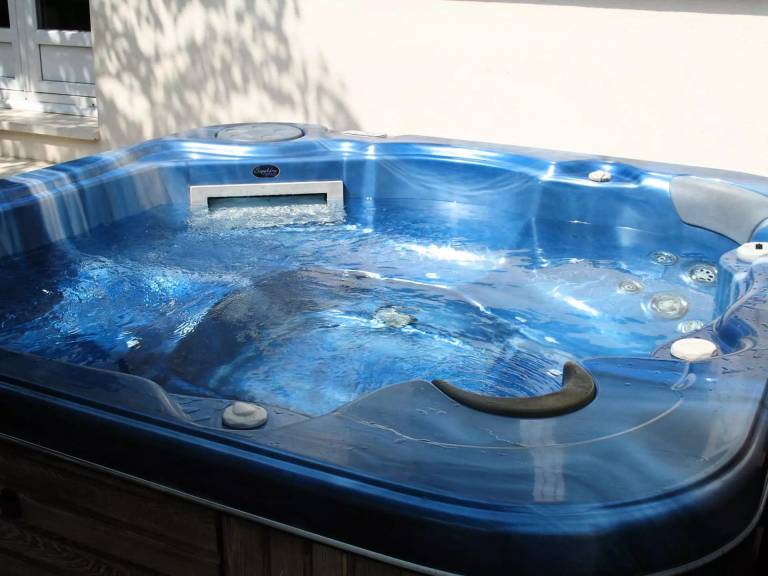 Vacation home with patio, barbecue & pool — photo 2