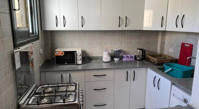 Serviced apartment with yard & patio — photo 4