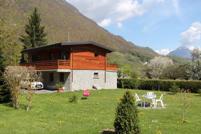 Gite with patio & yard — photo 2