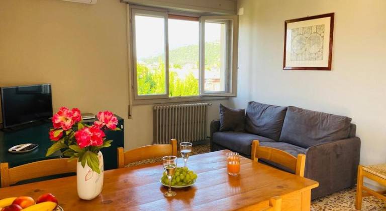 Rental apartment with terrace in Gardone Riviera