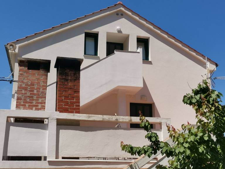 Holiday apartment with patio & barbeque — photo 3