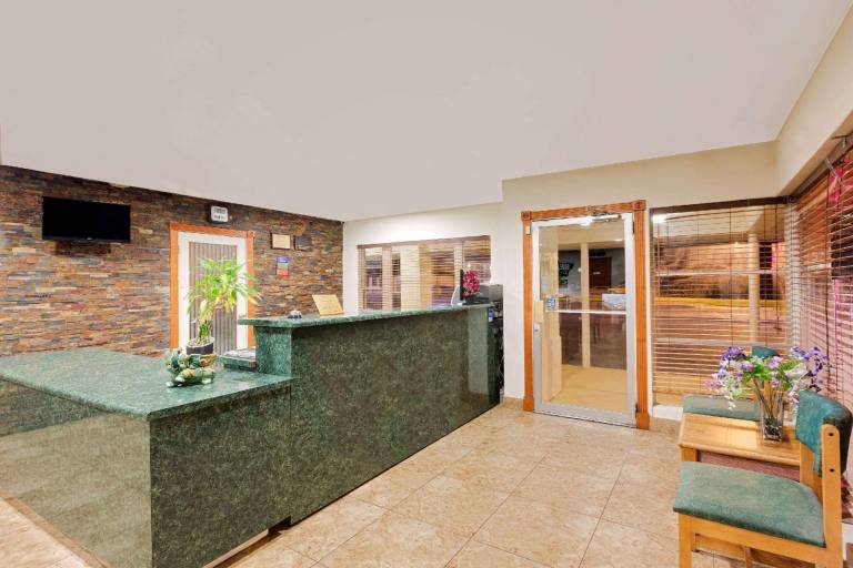Travelodge by Wyndham Ozona — photo 2