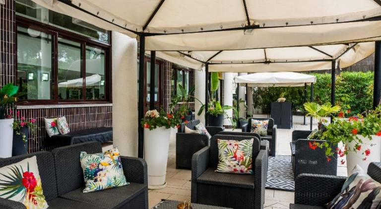 Family-friendly serviced apartment with terrace & pool | Beach nearby | Pet-friendly — photo 3