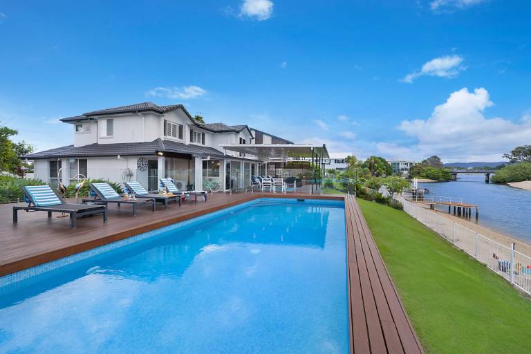 House  Broadbeach Waters