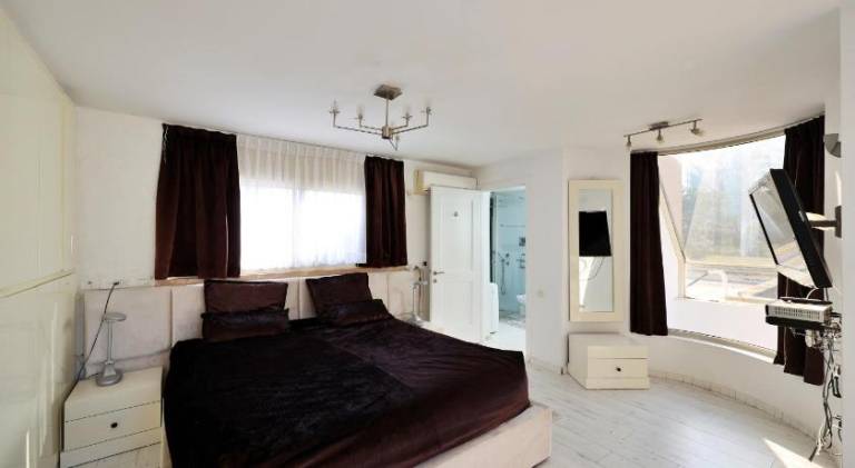 Villa with hot tub & pool | Next to the beach | Pet-friendly — photo 2