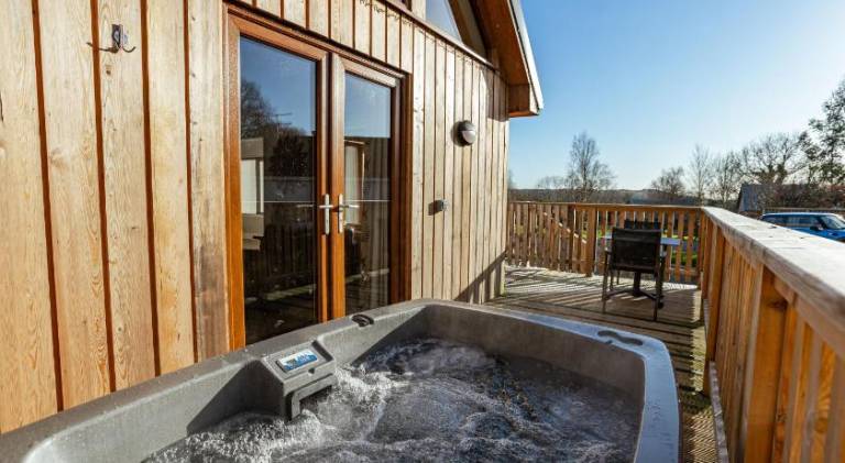 Vacation home with jacuzzi — photo 5