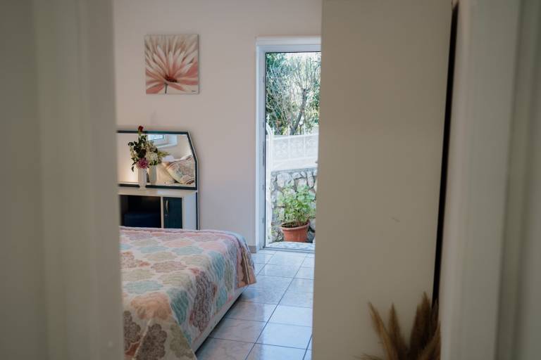 Rental apartment with patio & grill — photo 4