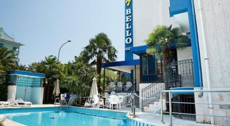 Serviced apartment with private pool in San Benedetto del Tronto