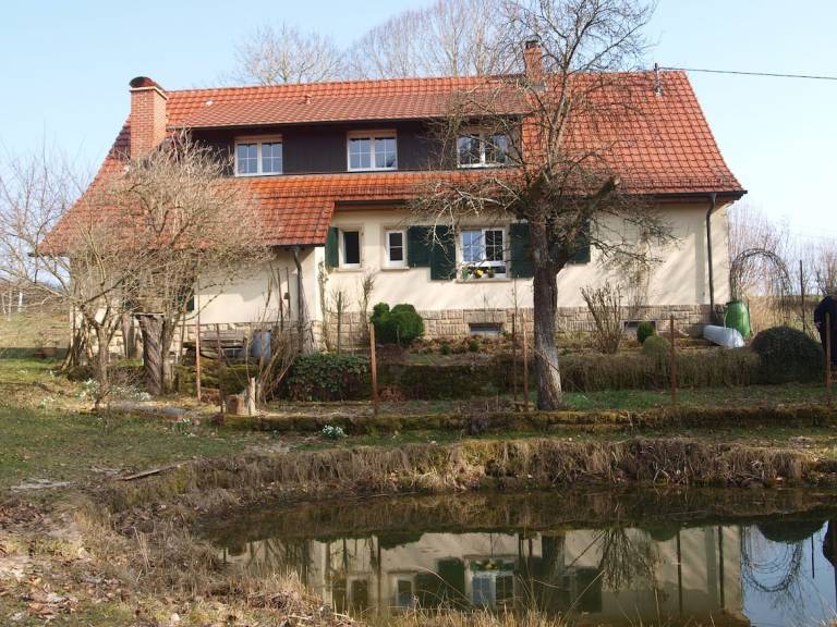 Pleasant vacation home with garden, patio & fast internet | Garden view | Suitable for remote work | Pets allowed — photo 2