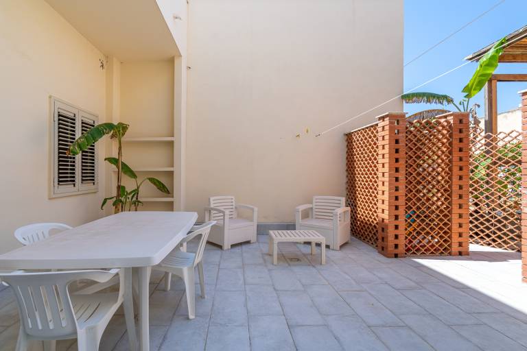 Rental apartment with terrace | City view — photo 2