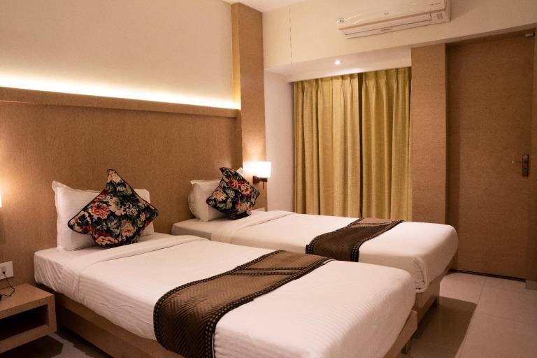 Gold Crest Business Hotel