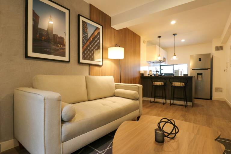 w Impressive 1BR Near Central Restaurante