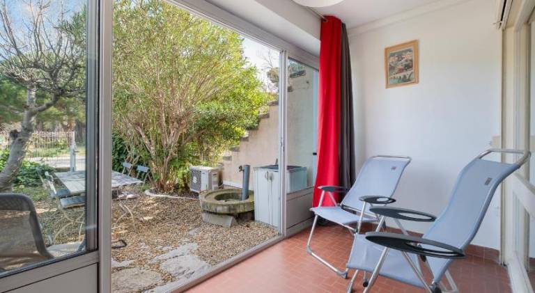 Lovely holiday apartment with patio & yard | Next to the beach | Pets allowed — photo 3