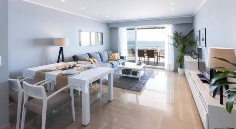 Charming rental apartment with patio & pool | Close to the beach | Pets are welcome — photo 2