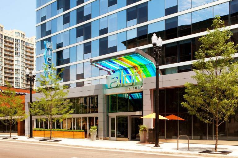 Aloft Chicago Downtown River North in Lincoln, IL