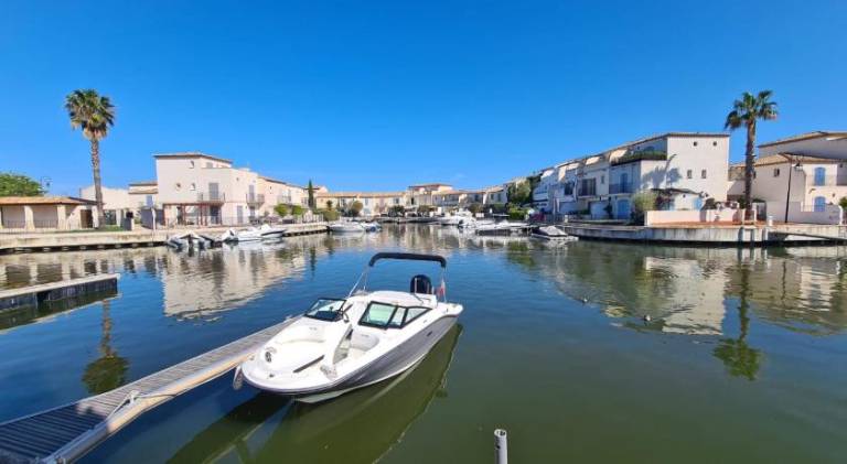 Vacation home with 2 rooms for 6 persons in Aigues-Mortes