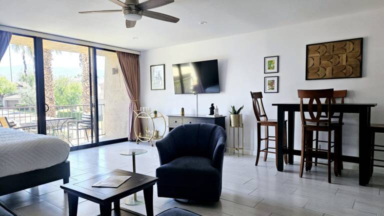 Condo with private pool — photo 2