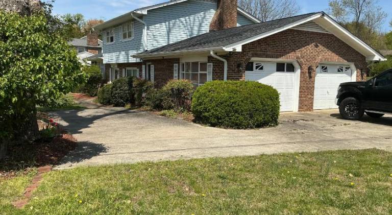 House with 1 room for 8 persons in Greensboro, NC
